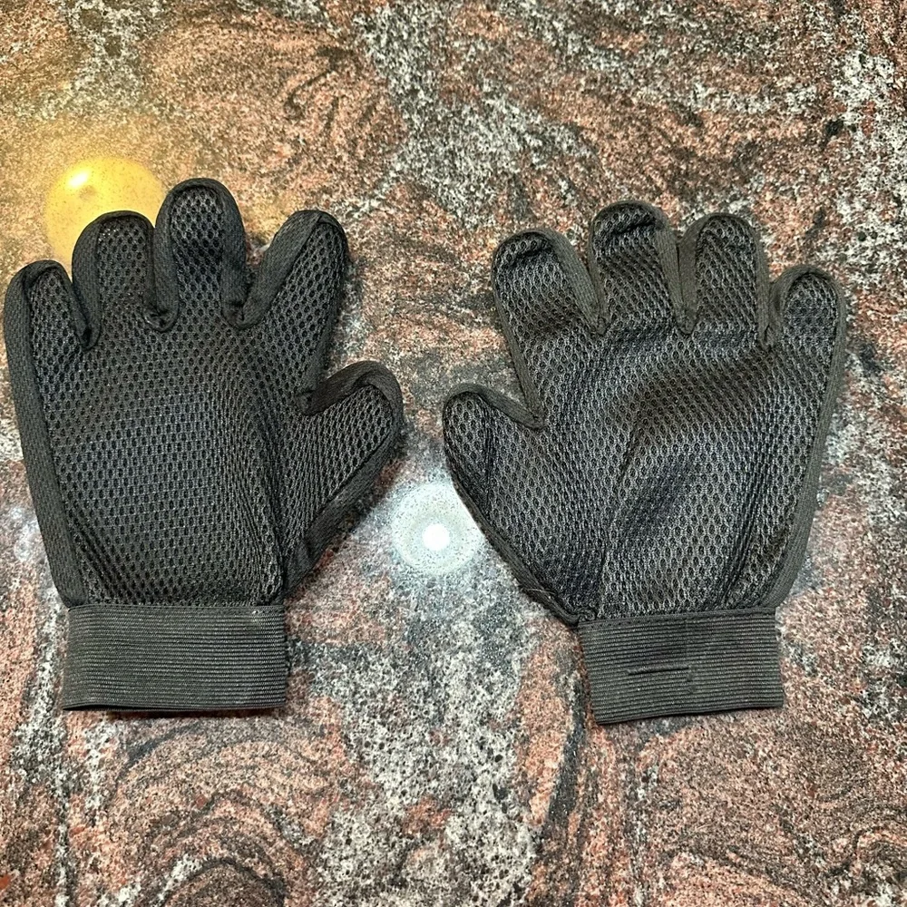 NWOT Pet Grooming Gloves